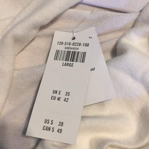 Soft A&F Cozy - Picture 4 of 7